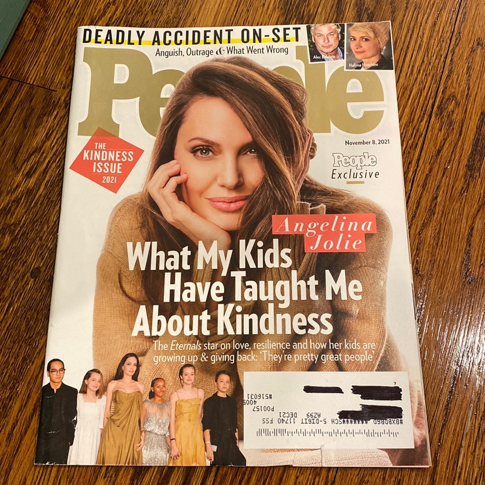 People Magazine - November 8 2021 - Angelina Jolie - Alec Baldwin